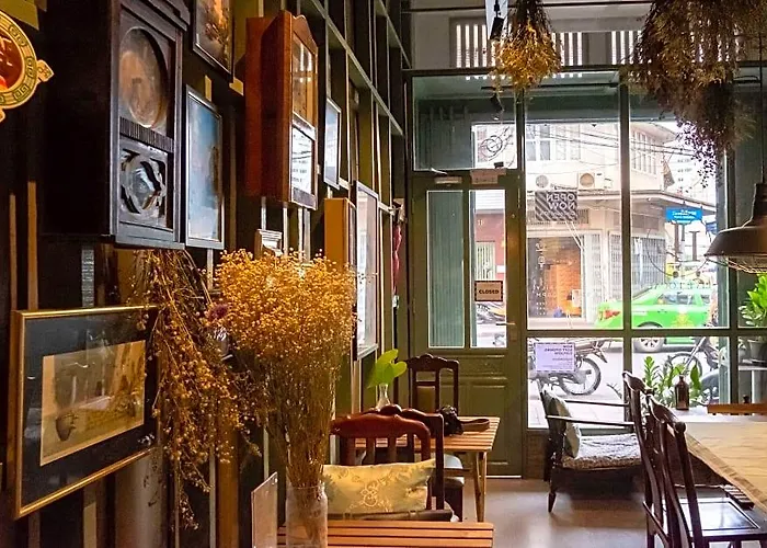 فندق Live Local Cafe And 420 Cannabis Friendly *