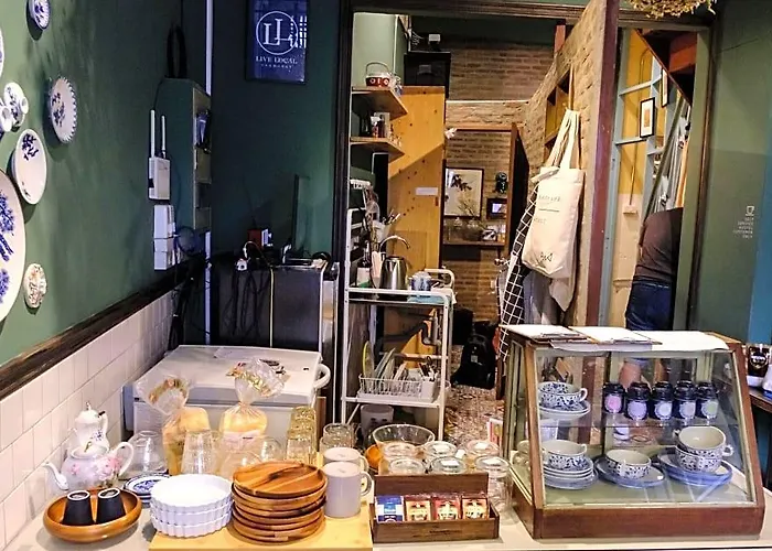 Live Local Cafe And 420 Cannabis Friendly بانكوك