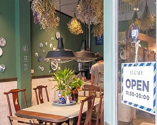 فندق Live Local Cafe And 420 Cannabis Friendly