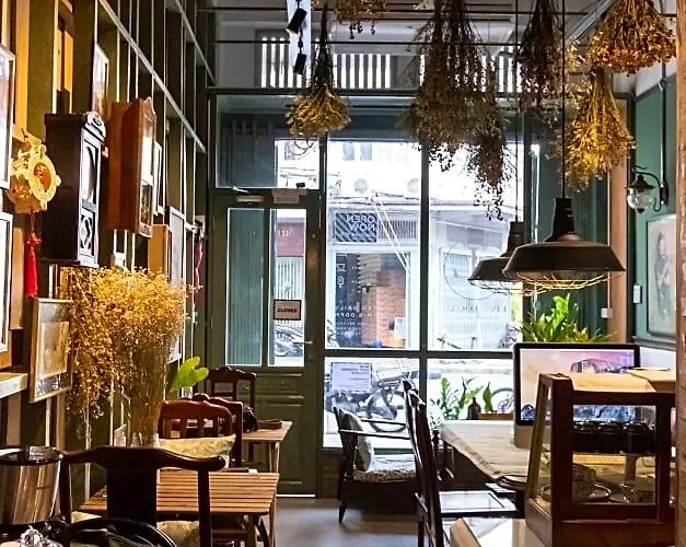 Live Local Cafe And 420 Cannabis Friendly فندق