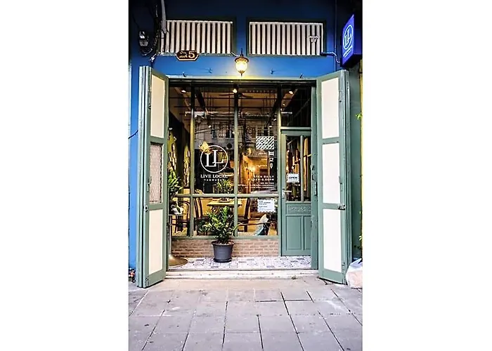 Live Local Cafe And 420 Cannabis Friendly فندق بانكوك