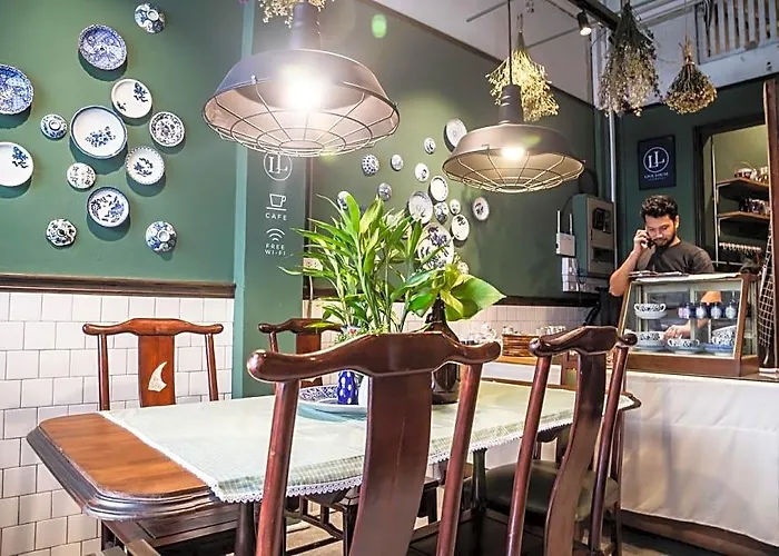 فندق Live Local Cafe And 420 Cannabis Friendly بانكوك